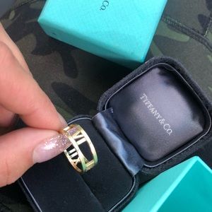 REAL GOLD TIFFANY RING BARELY USED